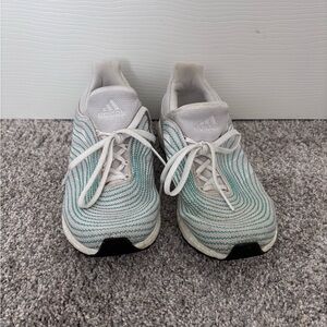 Adidas White and Green Athletic Shoes Sleek Design